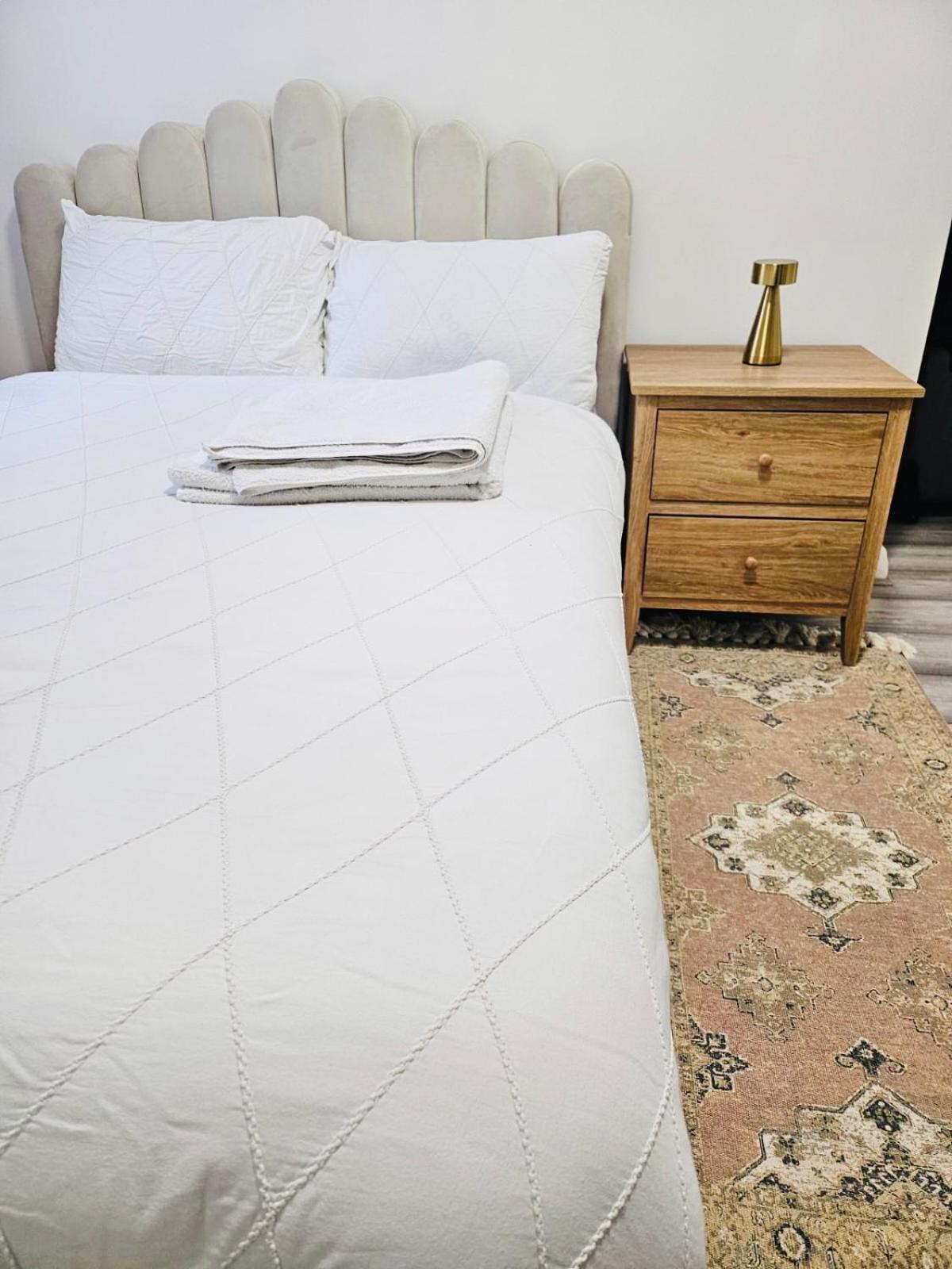 Apartment Entire 2-bedroom Flat Close To Hyde Park, Paddington Station, Bayswater And Queensway Station