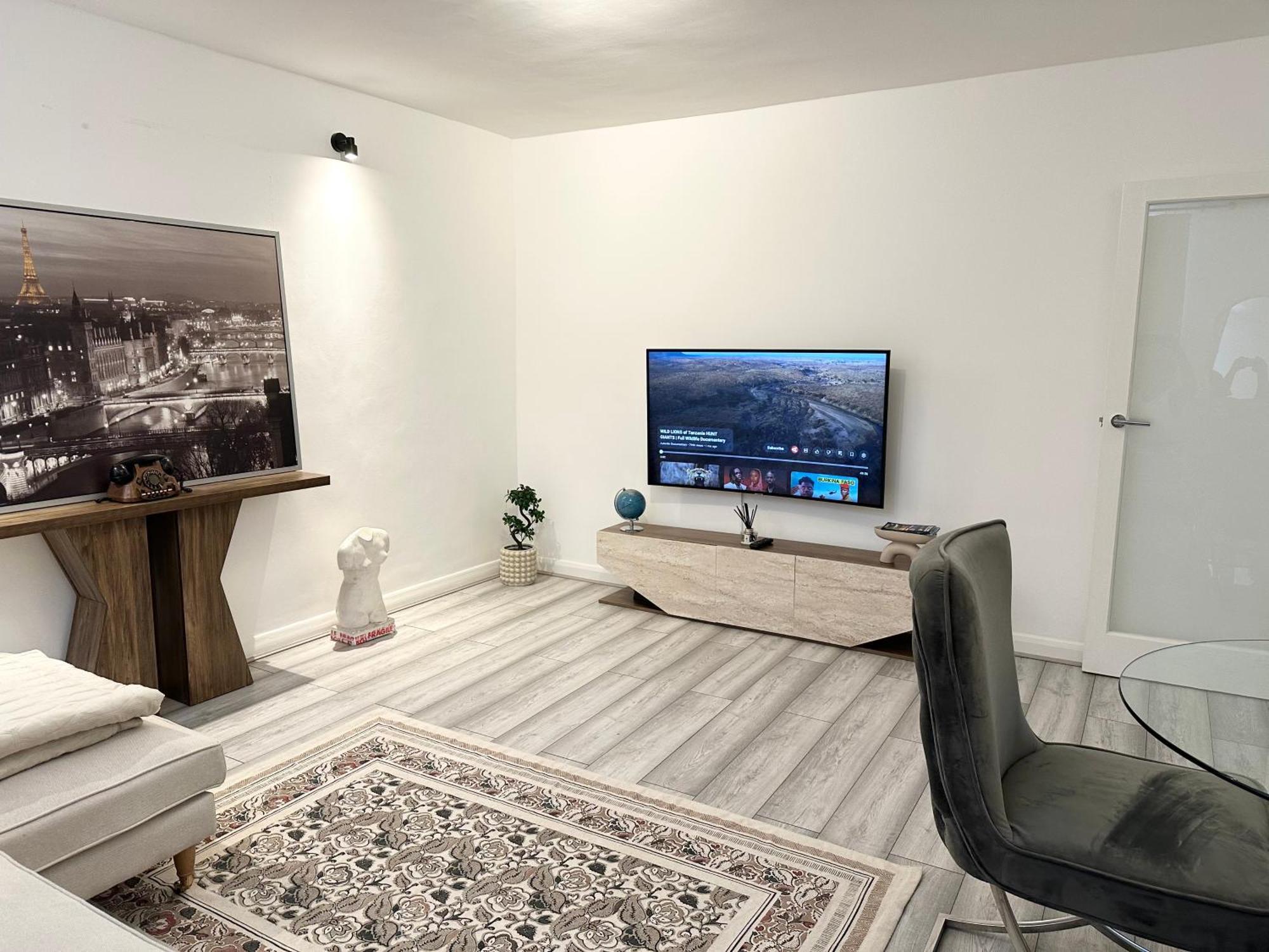 Entire 2-bedroom Flat Close To Hyde Park, Paddington Station, Bayswater And Queensway Station *