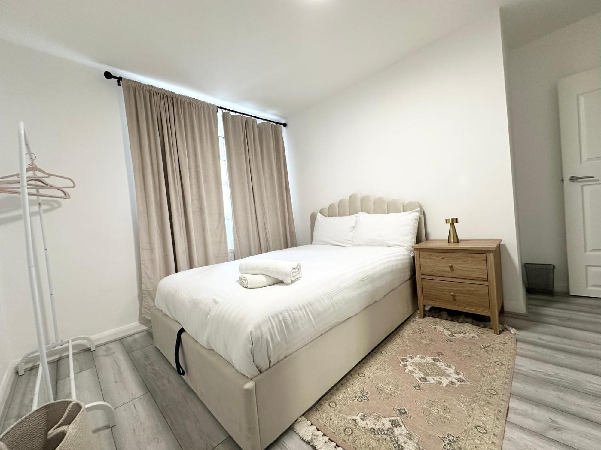 Entire 2-bedroom Flat Close To Hyde Park, Paddington Station, Bayswater And Queensway Station *